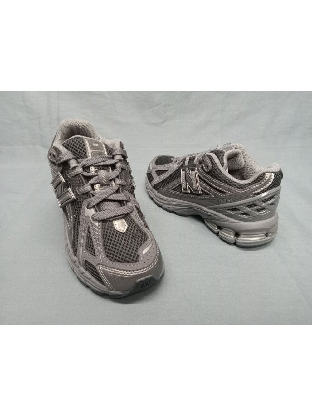 New Balance Kids 1906 Sneakers PC1906EX Mesh Grey Black Size 1 NEW NO BOX!